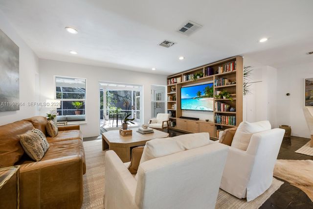 5100 SW 75th St, Miami, FL 33143