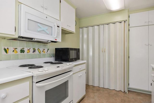 12127 Santiago Rd W, San Diego, CA 92128