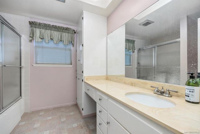 12127 Santiago Rd W, San Diego, CA 92128