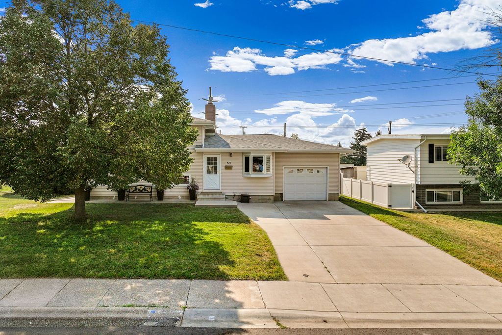 420 50th Street S, Great Falls, MT 59405 photo 1