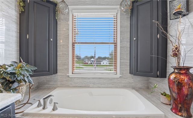 11186 Whitetail Run Street NW, Bolivar, OH 44612