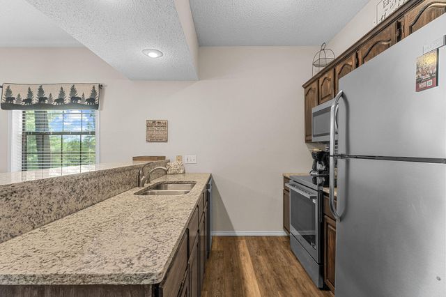 75 Leaning Tree Circle 4, Indian Point, MO 65616