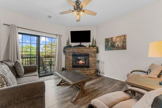 75 Leaning Tree Circle 4, Indian Point, MO 65616