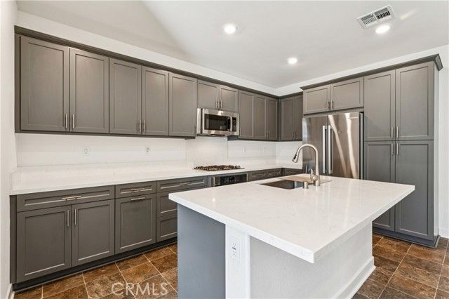 800 Enchanted Hideaway, Upland, CA 91786