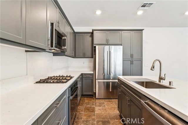 800 Enchanted Hideaway, Upland, CA 91786