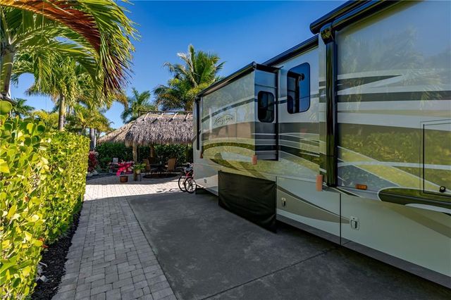 13466 Ladyfish LN, Naples, FL 34114