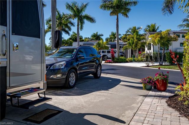 13466 Ladyfish LN, Naples, FL 34114