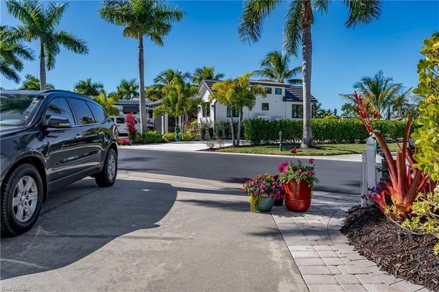 13466 Ladyfish LN, Naples, FL 34114