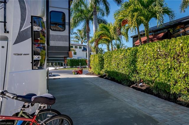 13466 Ladyfish LN, Naples, FL 34114