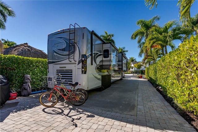 13466 Ladyfish LN, Naples, FL 34114