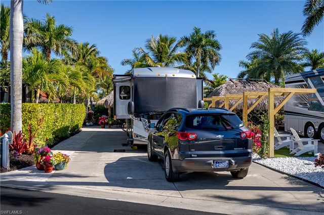 13466 Ladyfish LN, Naples, FL 34114