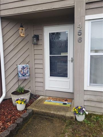 456 Falling LN, Virginia Beach, VA 23454