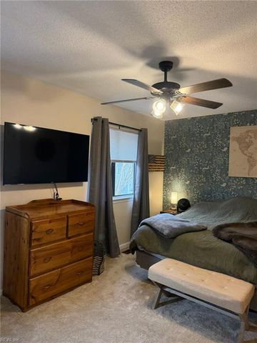 456 Falling LN, Virginia Beach, VA 23454