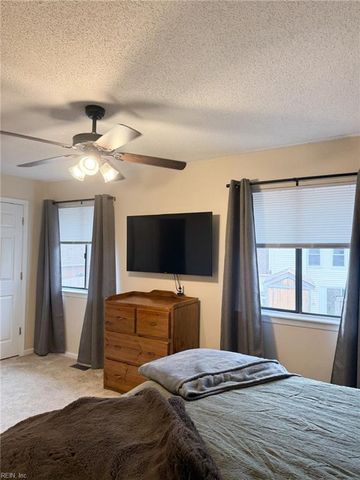 456 Falling LN, Virginia Beach, VA 23454