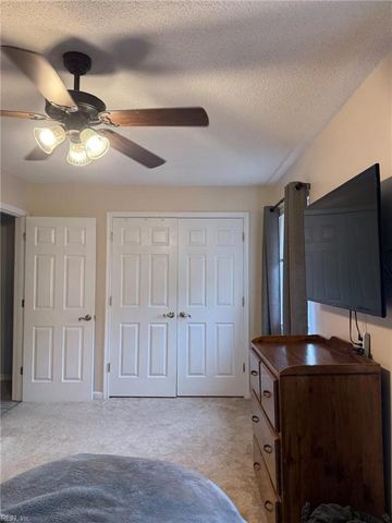 456 Falling LN, Virginia Beach, VA 23454