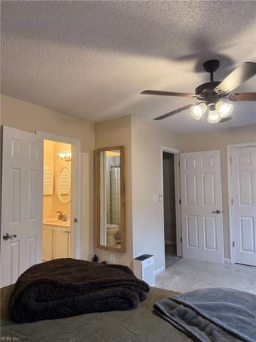 456 Falling LN, Virginia Beach, VA 23454