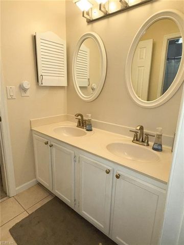 456 Falling LN, Virginia Beach, VA 23454