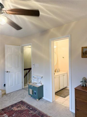 456 Falling LN, Virginia Beach, VA 23454