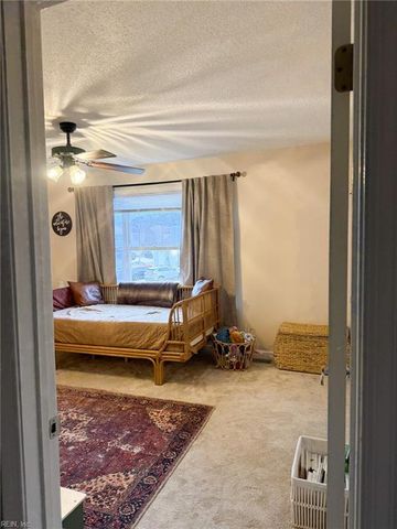 456 Falling LN, Virginia Beach, VA 23454