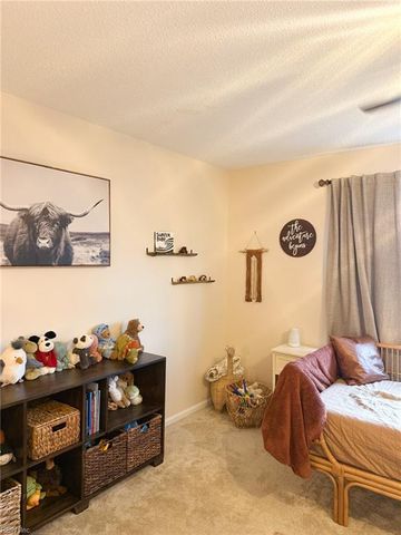 456 Falling LN, Virginia Beach, VA 23454