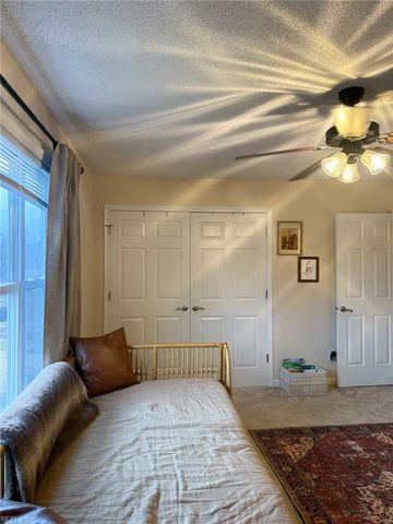 456 Falling LN, Virginia Beach, VA 23454