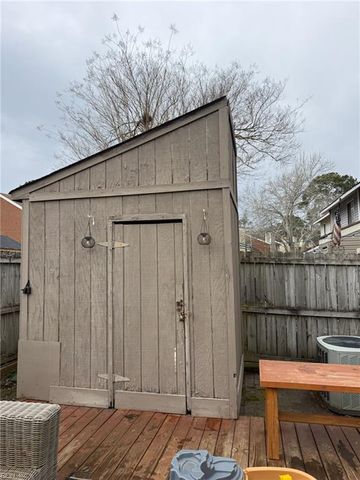 456 Falling LN, Virginia Beach, VA 23454