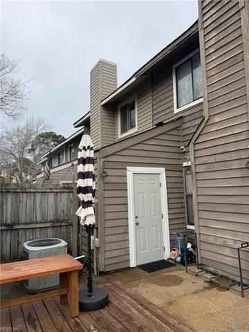 456 Falling LN, Virginia Beach, VA 23454