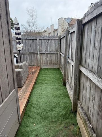 456 Falling LN, Virginia Beach, VA 23454