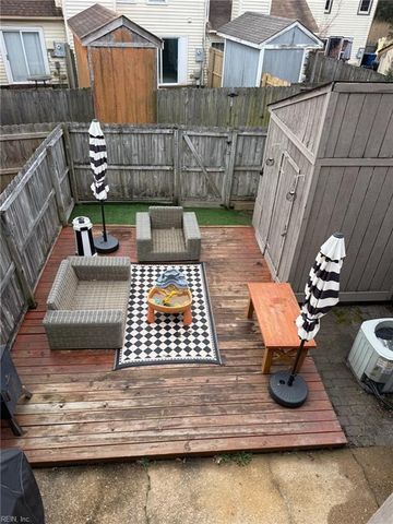 456 Falling LN, Virginia Beach, VA 23454