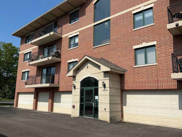 6840 W Winding Trail 301, Oak Forest, IL 60452