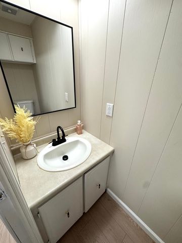 411 S Davis Street, Seatonville, IL 61359