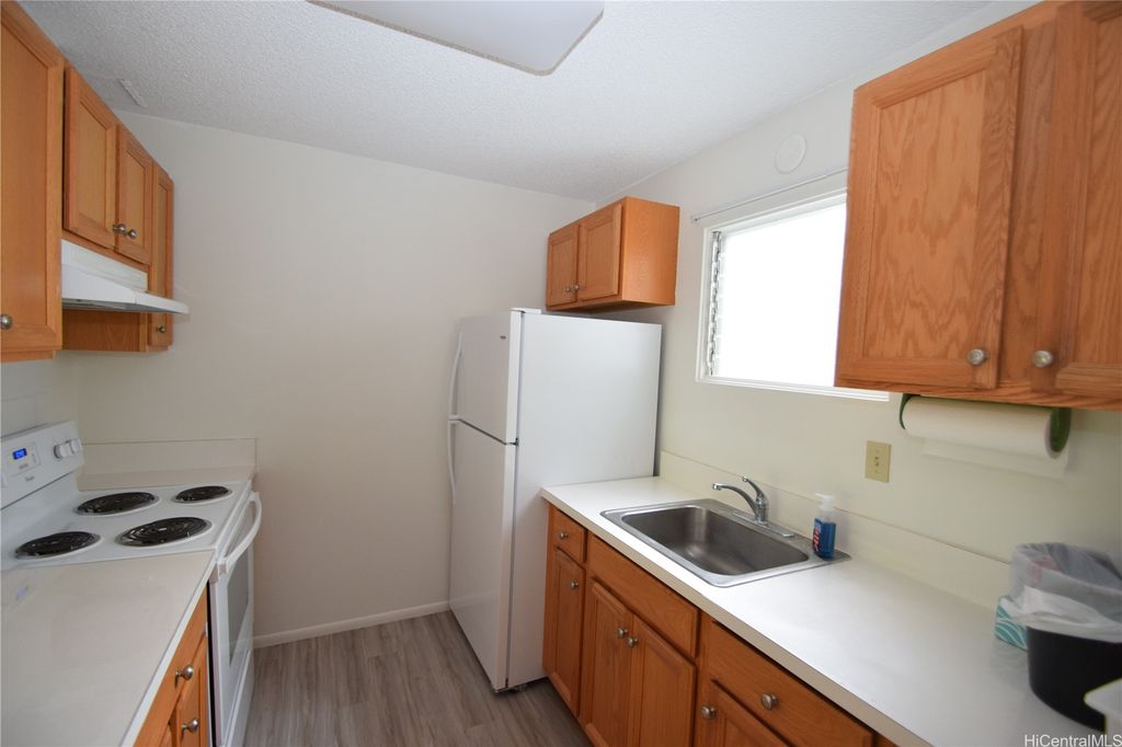 98-1467 Kaahumanu Street D, Aiea, HI 96701