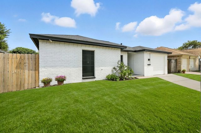 12206 Lennox Gardens Drive, Houston, TX 77066