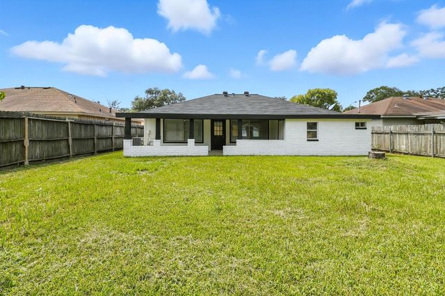 12206 Lennox Gardens Drive, Houston, TX 77066