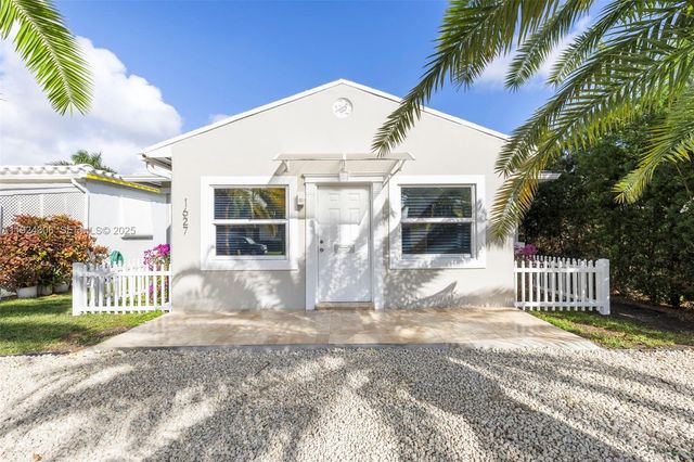 1627 Moffett St, Hollywood, FL 33020