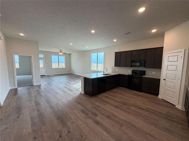 354 Harvest Lake Drive, Snook, TX 77878