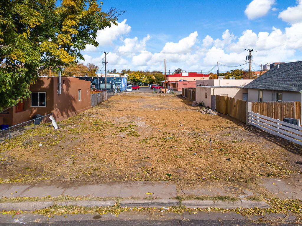 1005 Iron Avenue SW, Albuquerque, NM 87102