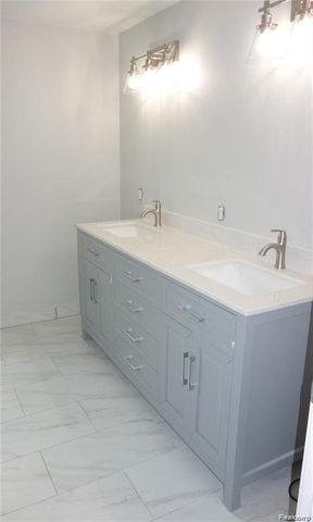 5814 Raven Road, Bloomfield Hills, MI 48301