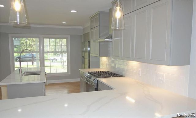 5814 Raven Road, Bloomfield Hills, MI 48301