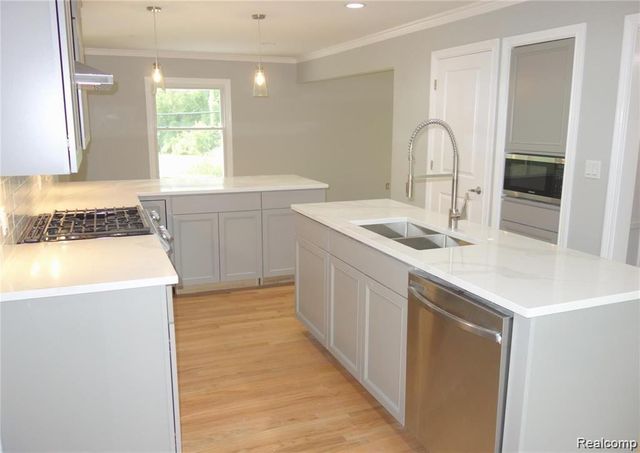 5814 Raven Road, Bloomfield Hills, MI 48301