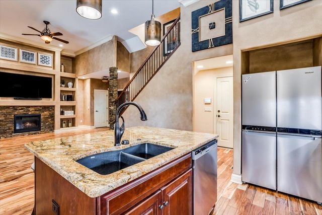 818 Mccloud Cir Unit 204, Andover, KS 67002