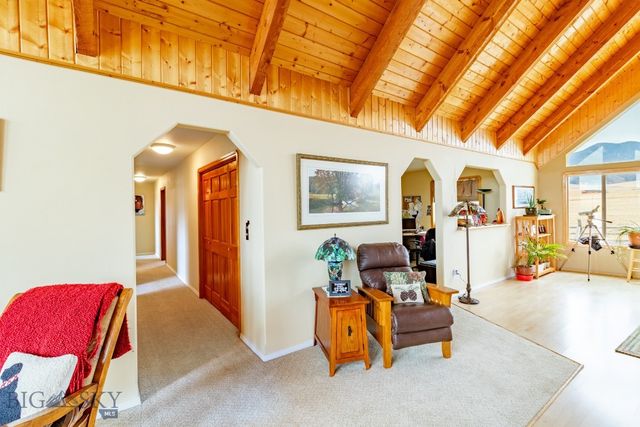 12 Bench Road, Whitehall, MT 59759