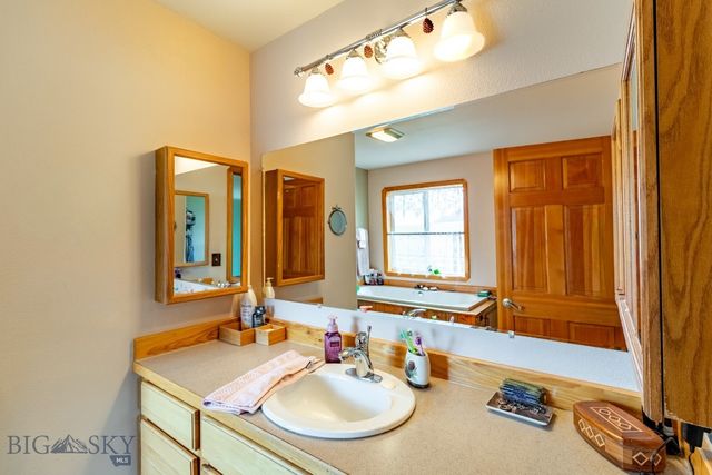 12 Bench Road, Whitehall, MT 59759