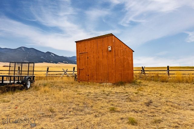 12 Bench Road, Whitehall, MT 59759