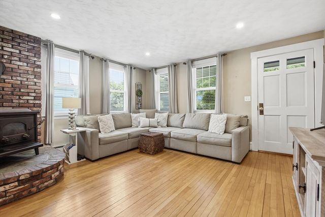 371 Washington St, Melrose, MA 02176