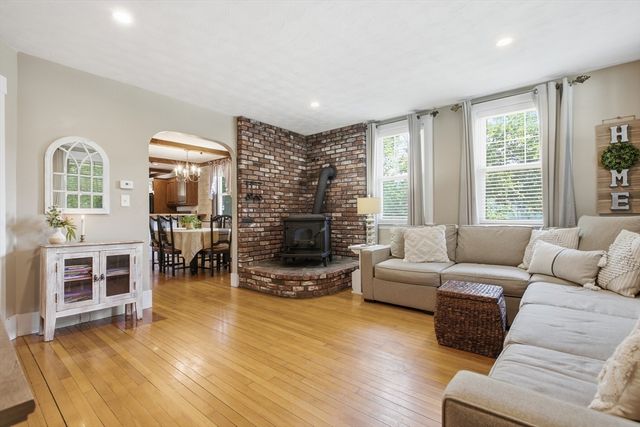 371 Washington St, Melrose, MA 02176