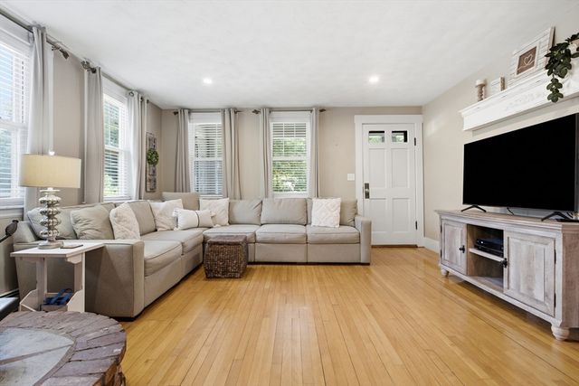 371 Washington St, Melrose, MA 02176