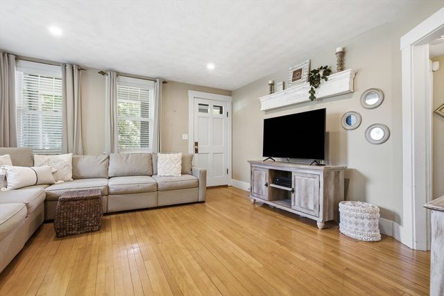 371 Washington St, Melrose, MA 02176