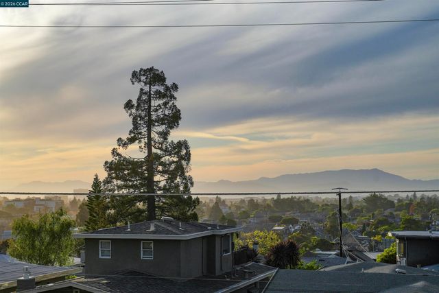 5340 Broadway Terrace 203, Oakland, CA 94618