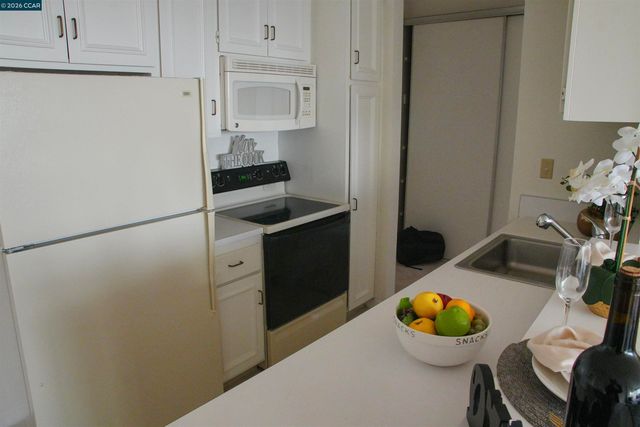 5340 Broadway Terrace 203, Oakland, CA 94618